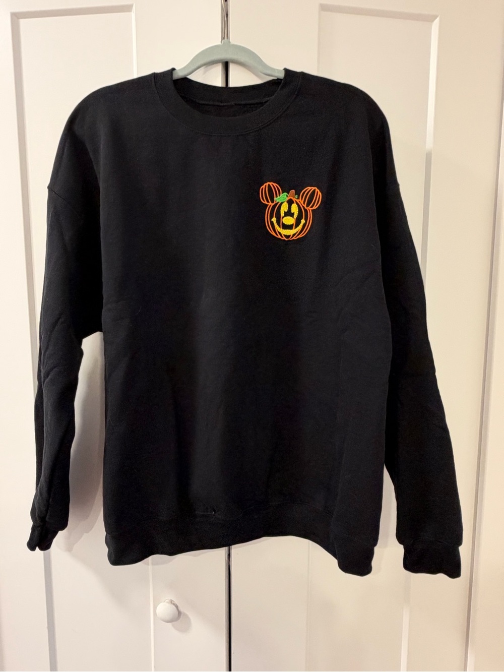 Disney Black Crewneck Sweatshirt Halloween Pumpkin Mickey, unisex